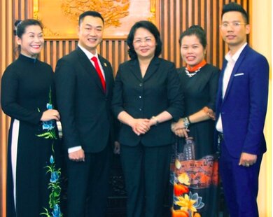 Công ty TNHH Tổ chức sự kiện và Đào tạo nhân sự Tín Thành vinh dự gặp Phó Chủ Tịch nước.
