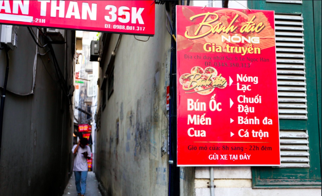Hàng bánh đúc nóng hơn 30 năm ở Hà Nội