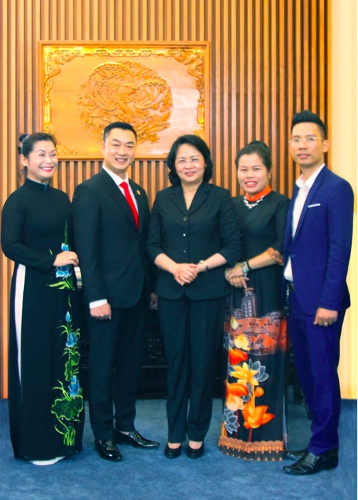 Công ty TNHH Tổ chức sự kiện và Đào tạo nhân sự Tín Thành vinh dự gặp Phó Chủ Tịch nước.